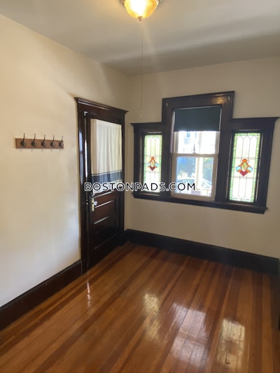 Somerville 4 Bed 2 Bath Philly Syle duplex available 3/1 in Davis Square!  Davis Square - $5,000