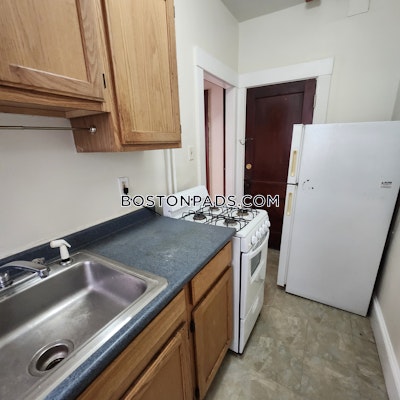 Somerville 1 Bed 1 Bath  Winter Hill - $2,250