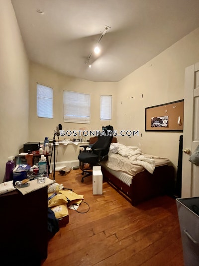 Brookline Nice 3 Bed 1 Bath available 9/1 on Naples Rd. in Brookline   Boston University - $5,100