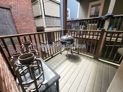 Dorchester/south Boston Border 3 Beds 2 Baths Boston - $3,200 No Fee